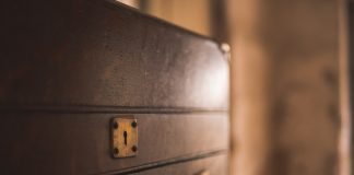 How to Pick a Desk Drawer Lock How to Pick a Desk Drawer Lock