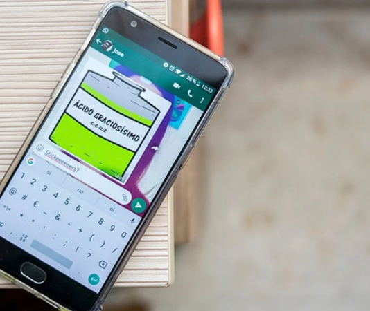 How to make your own WhatsApp stickers with your photos and images 3 free apps for Android to create your own stickers and use them on WhatsApp