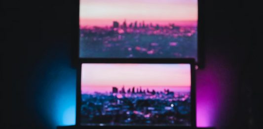 How to Connect PC to Samsung Smart TV (With and Without Wi-Fi) How to Connect PC to Samsung Smart TV