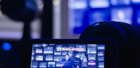 5 Ways of Mirroring Samsung Tablet to TV Mirroring Samsung Tablet to TV