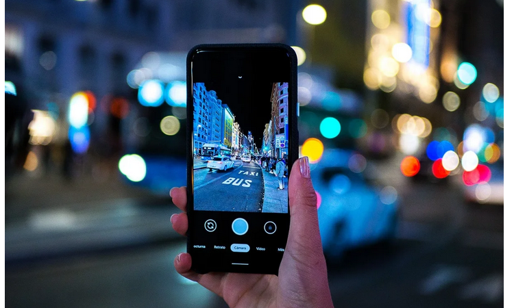 What should you assess when choosing a mobile for its camera
