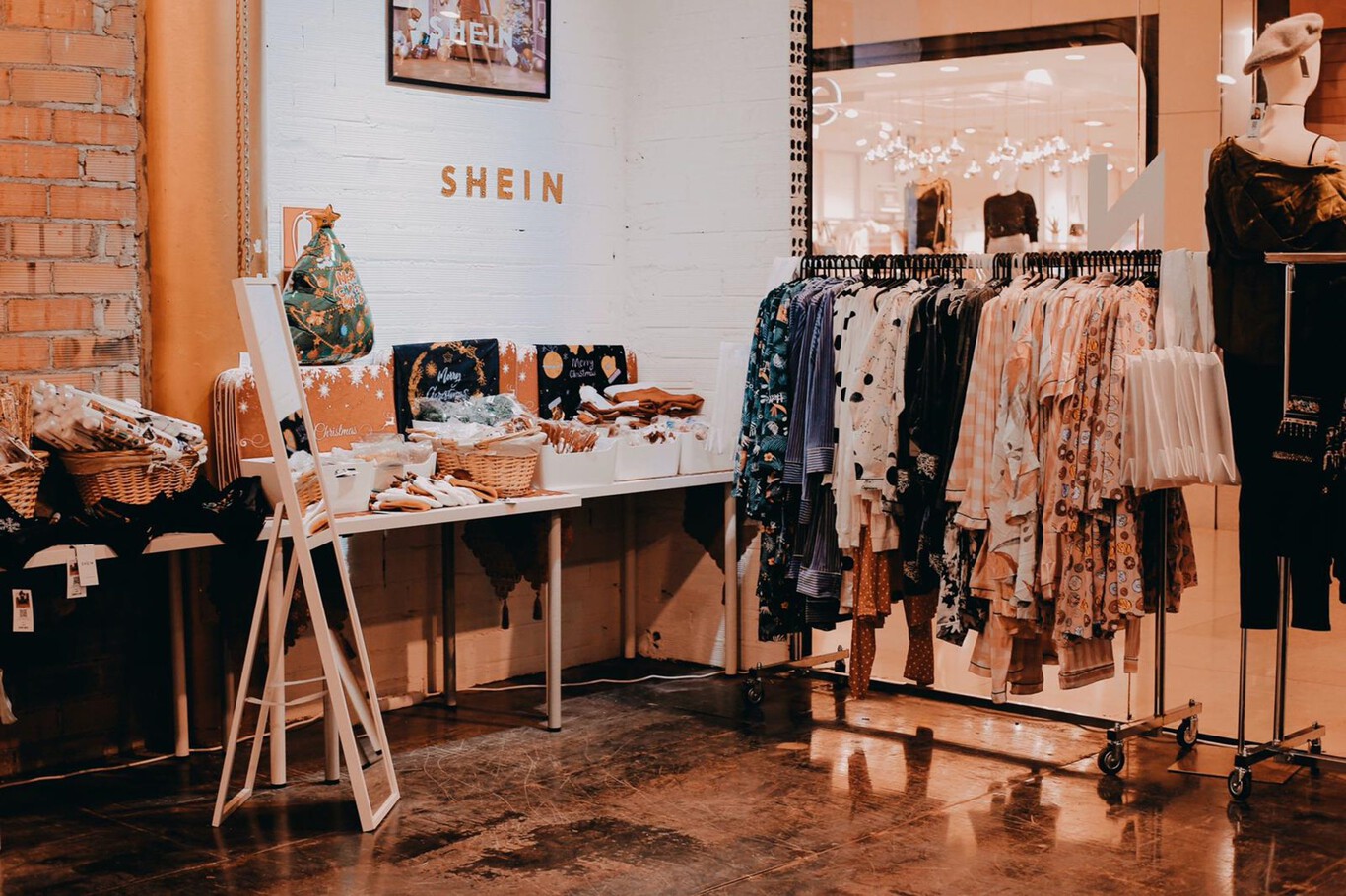 Shein is having such success as a brand that in Mexico they are already opening physical stores without a license